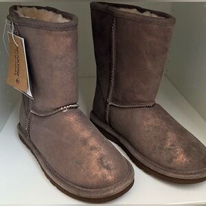 Bearpaw Brown Shearling Boots